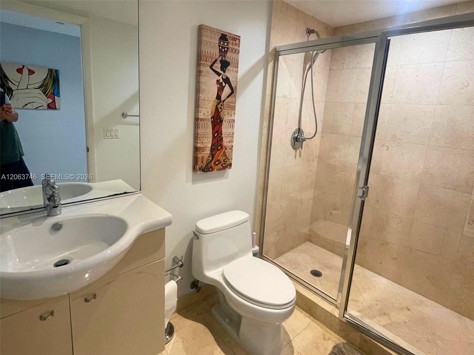 Guest full Bathroom