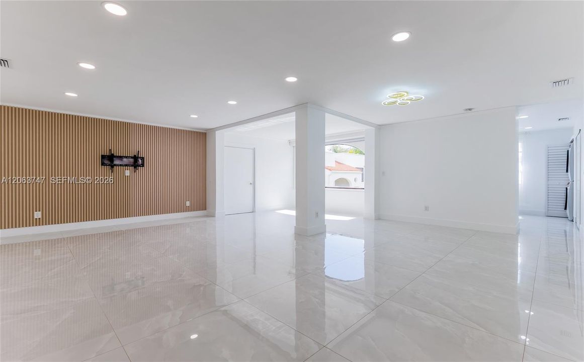 В аренду: $3,850 (3 спален, 2 ванн, 1143 Квадратных фут)