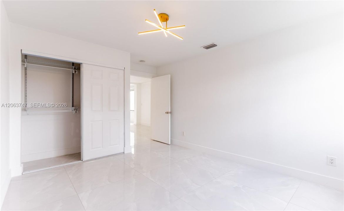 В аренду: $3,850 (3 спален, 2 ванн, 1143 Квадратных фут)