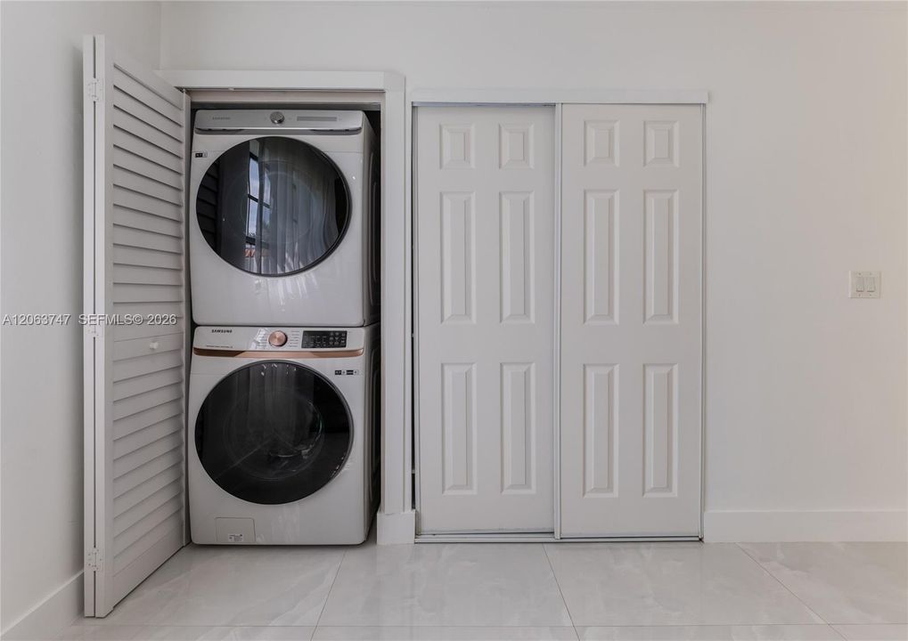В аренду: $3,850 (3 спален, 2 ванн, 1143 Квадратных фут)