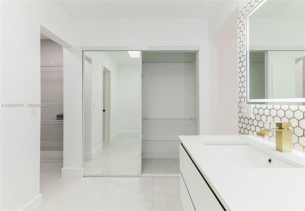 В аренду: $3,850 (3 спален, 2 ванн, 1143 Квадратных фут)