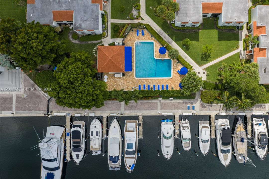В аренду: $3,850 (3 спален, 2 ванн, 1143 Квадратных фут)