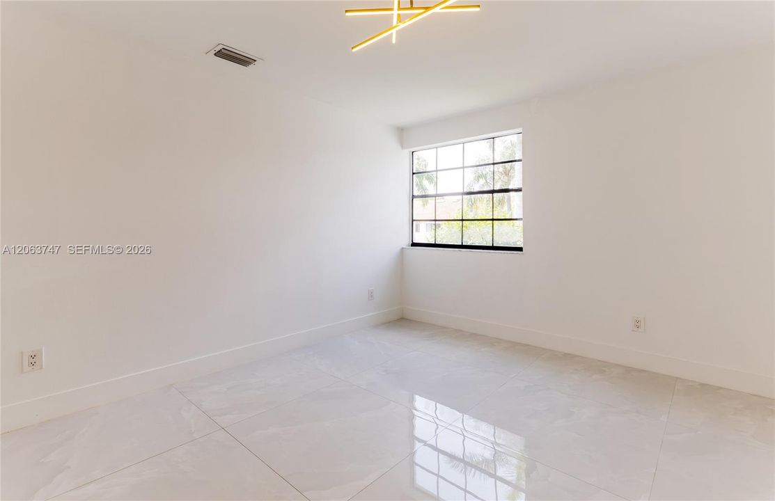 В аренду: $3,850 (3 спален, 2 ванн, 1143 Квадратных фут)