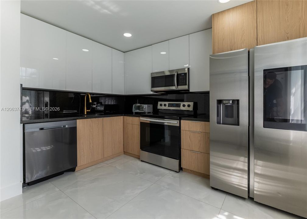 В аренду: $3,850 (3 спален, 2 ванн, 1143 Квадратных фут)