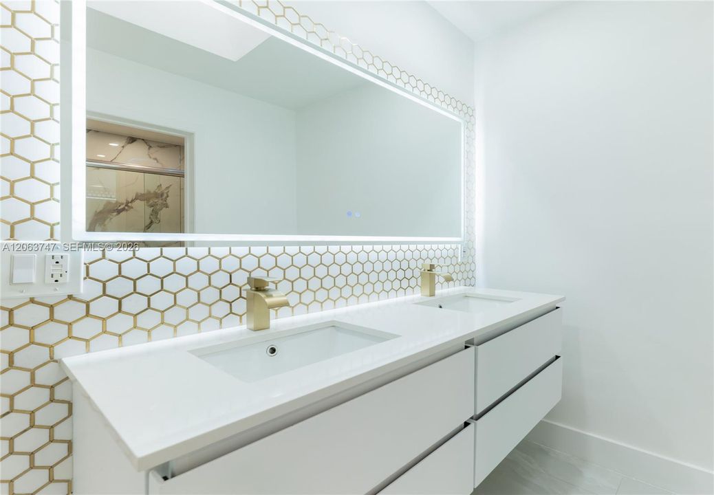 В аренду: $3,850 (3 спален, 2 ванн, 1143 Квадратных фут)