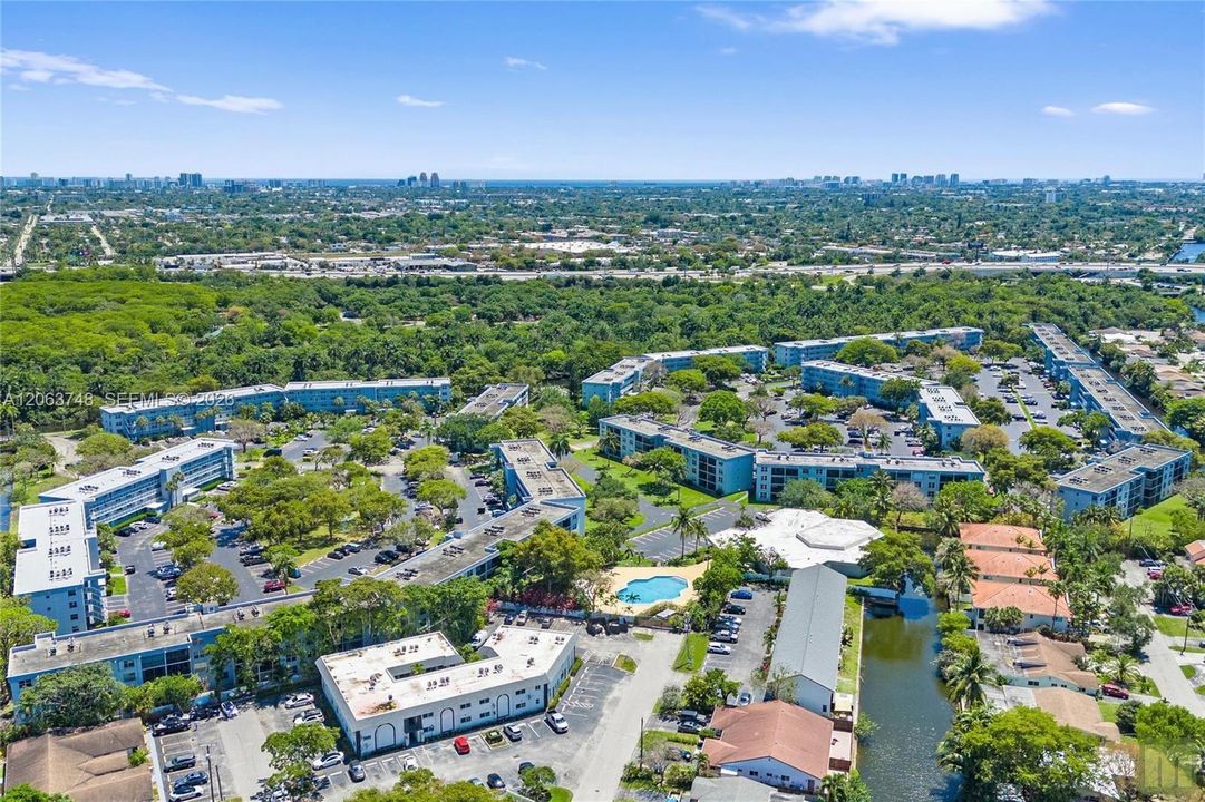 На продажу: $164,900 (2 спален, 2 ванн, 975 Квадратных фут)