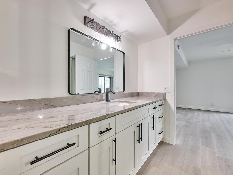 NEW LARGE PRIMARY ENSUITE