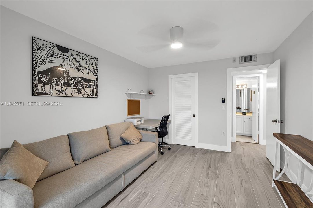For Sale: $235,000 (2 beds, 2 baths, 1000 Square Feet)