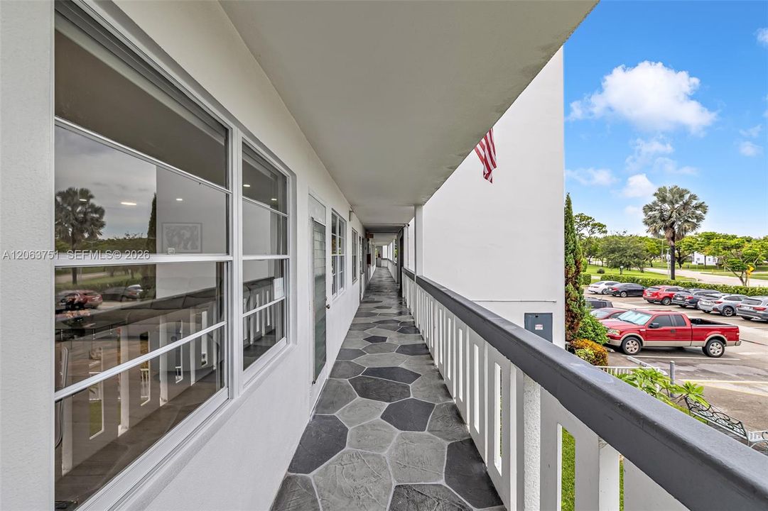 For Sale: $235,000 (2 beds, 2 baths, 1000 Square Feet)