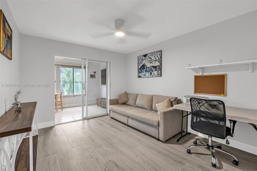For Sale: $235,000 (2 beds, 2 baths, 1000 Square Feet)