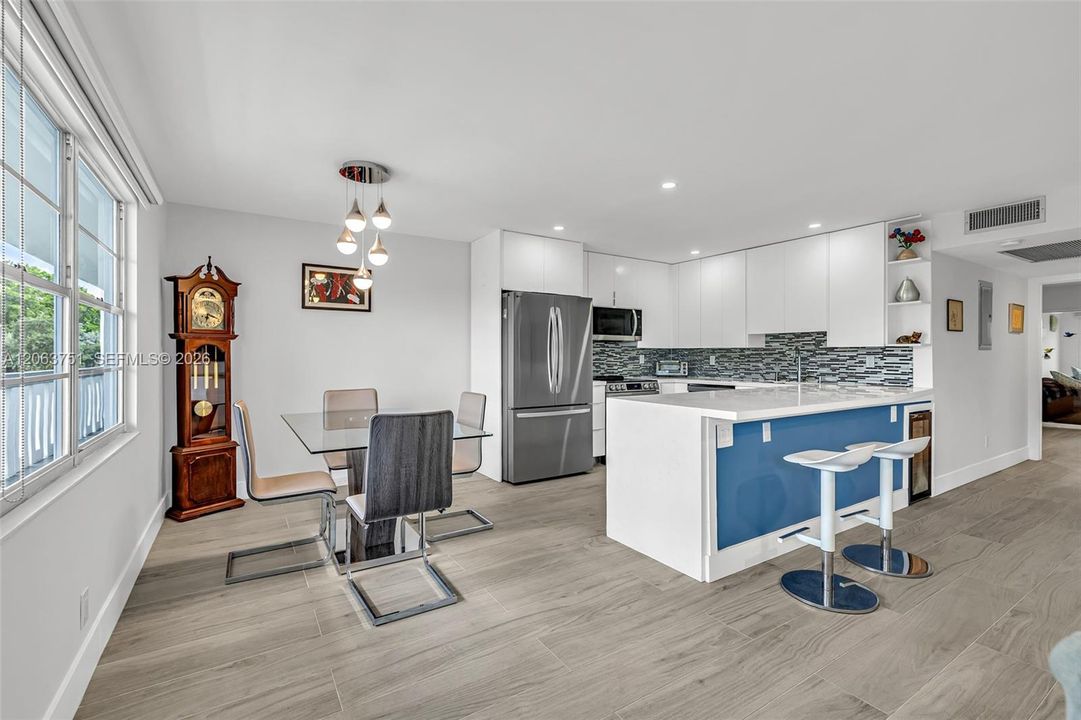 For Sale: $235,000 (2 beds, 2 baths, 1000 Square Feet)