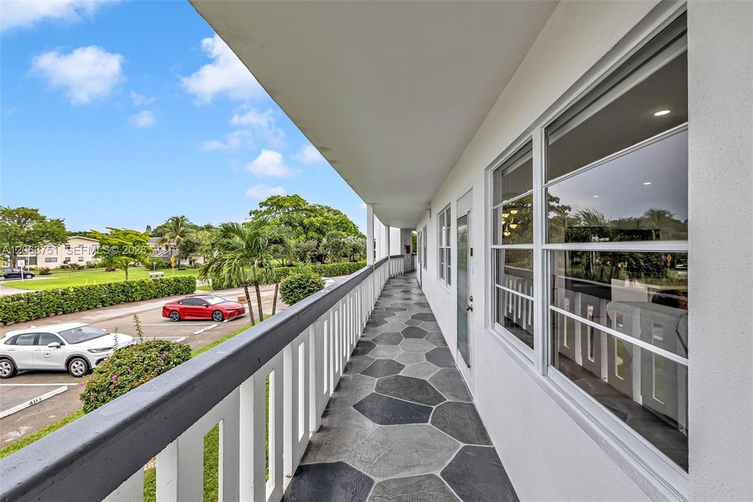 For Sale: $235,000 (2 beds, 2 baths, 1000 Square Feet)