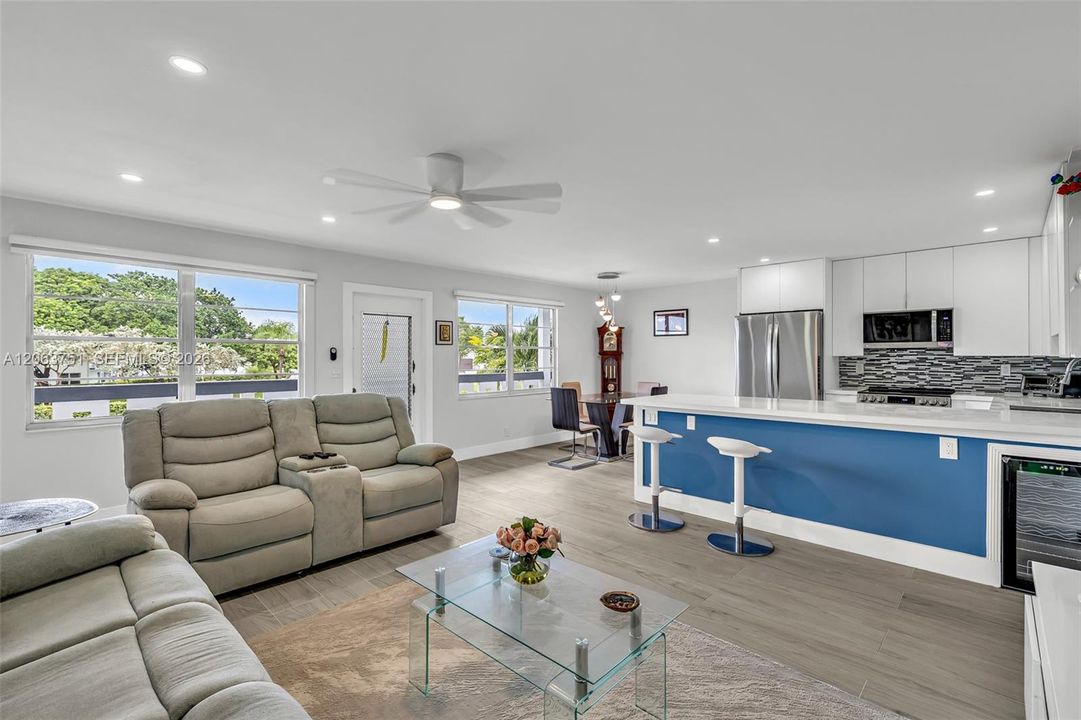 For Sale: $235,000 (2 beds, 2 baths, 1000 Square Feet)