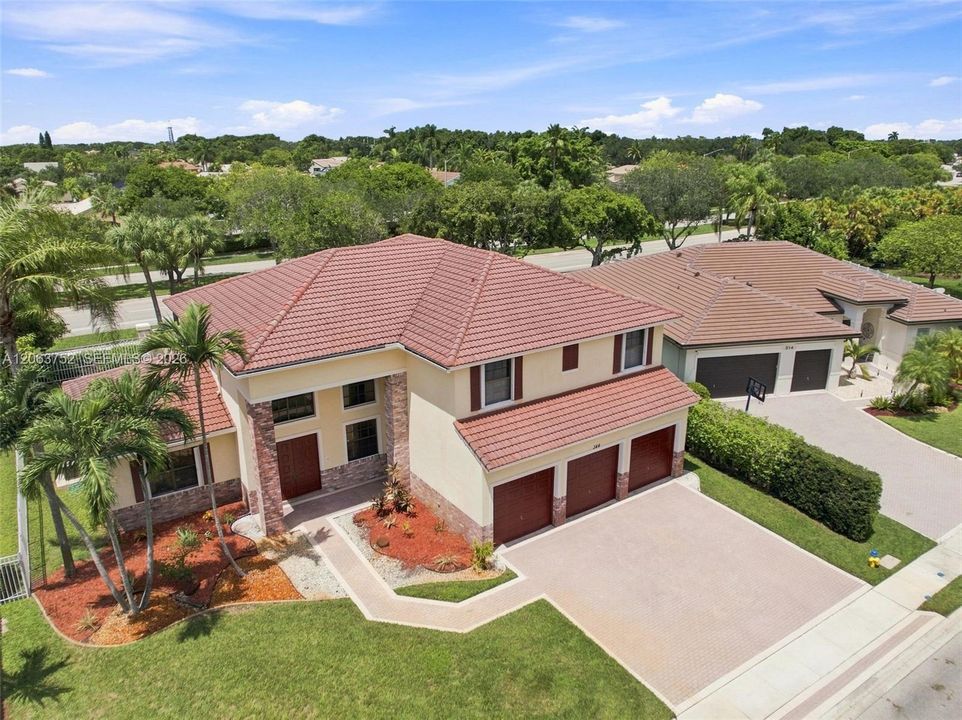 For Sale: $939,000 (5 beds, 3 baths, 3455 Square Feet)