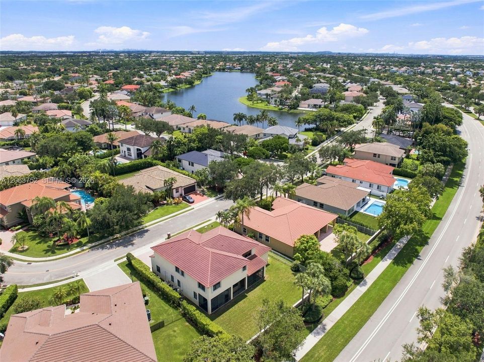For Sale: $939,000 (5 beds, 3 baths, 3455 Square Feet)
