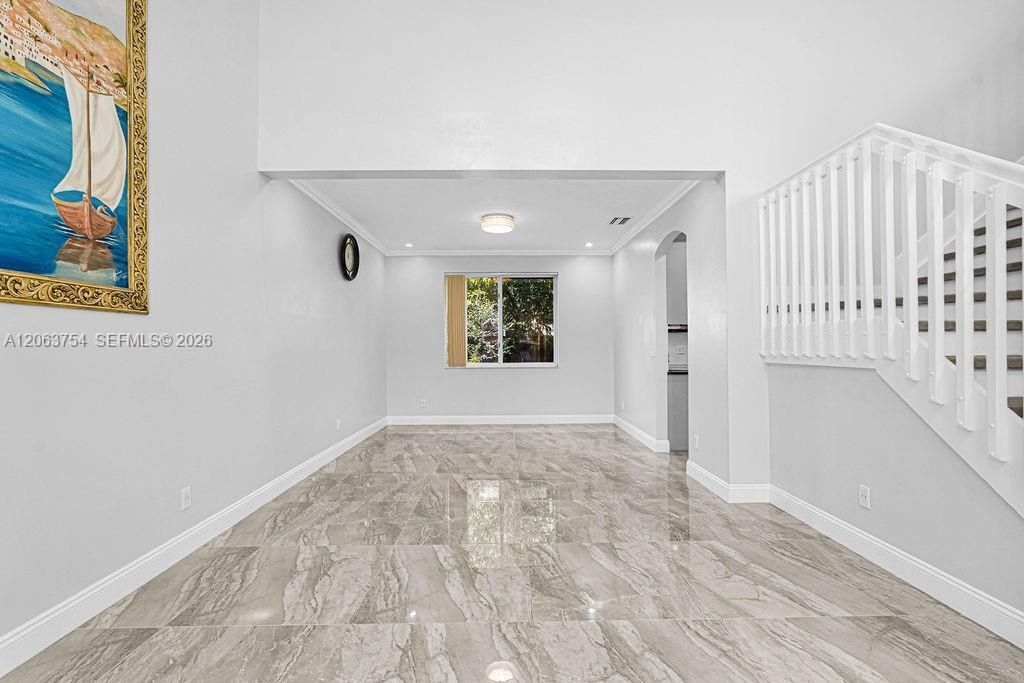 En Renta: $4,500 (4 camas, 2 baños, 2364 Pies cuadrados)