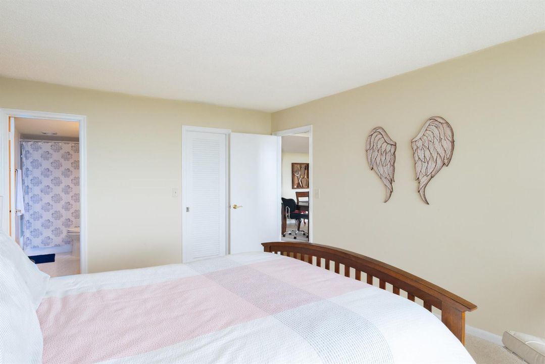 © Clark- 2400 Presidential Way 1505-019