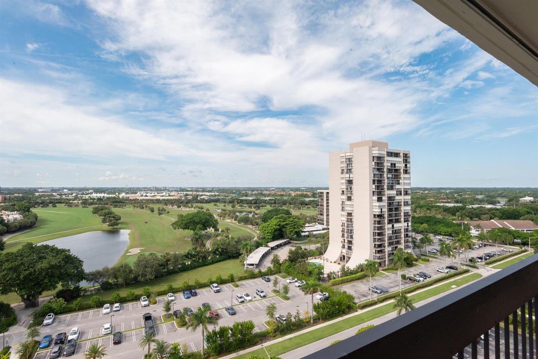 © Clark- 2400 Presidential Way 1505-016