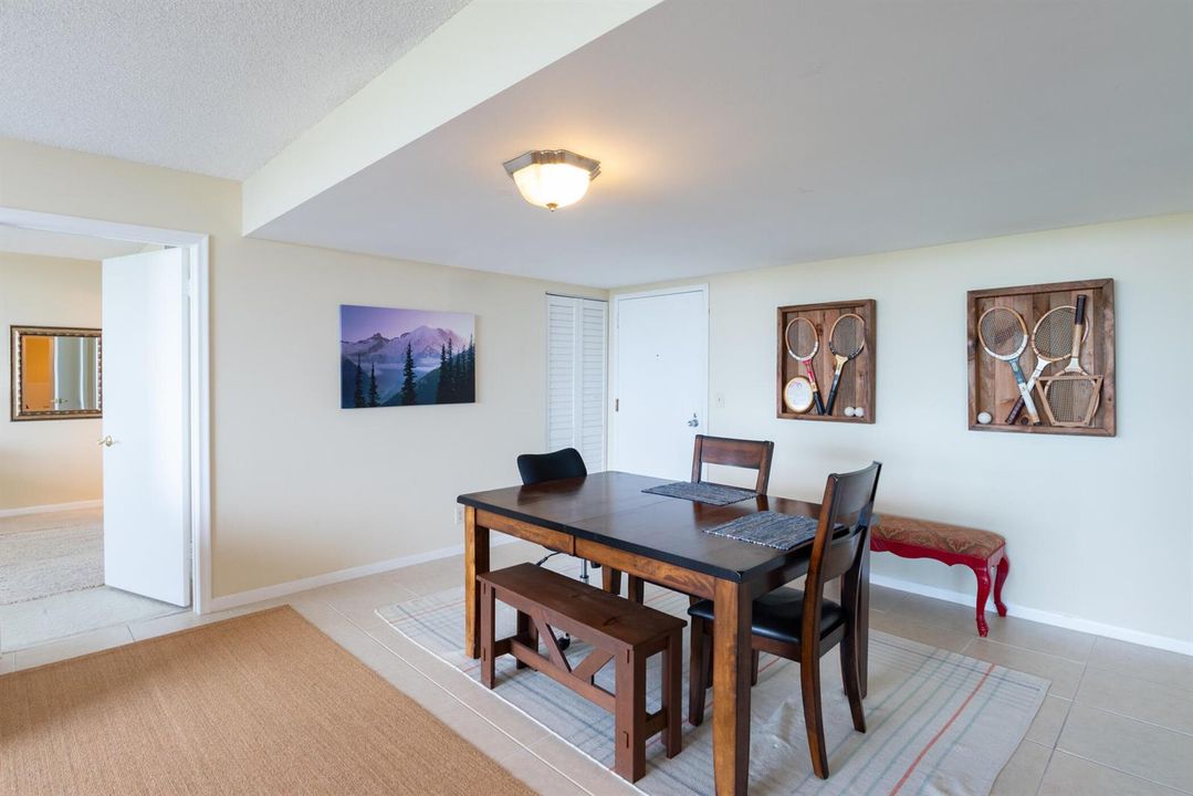 © Clark- 2400 Presidential Way 1505-005