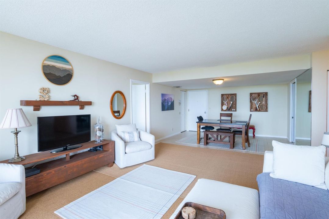 © Clark- 2400 Presidential Way 1505-007