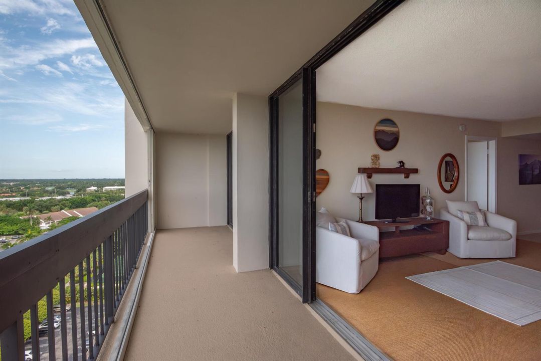 © Clark- 2400 Presidential Way 1505-014