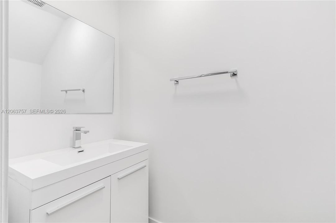 В аренду: $3,750 (2 спален, 1 ванн, 850 Квадратных фут)