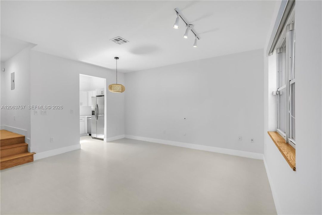 В аренду: $3,750 (2 спален, 1 ванн, 850 Квадратных фут)