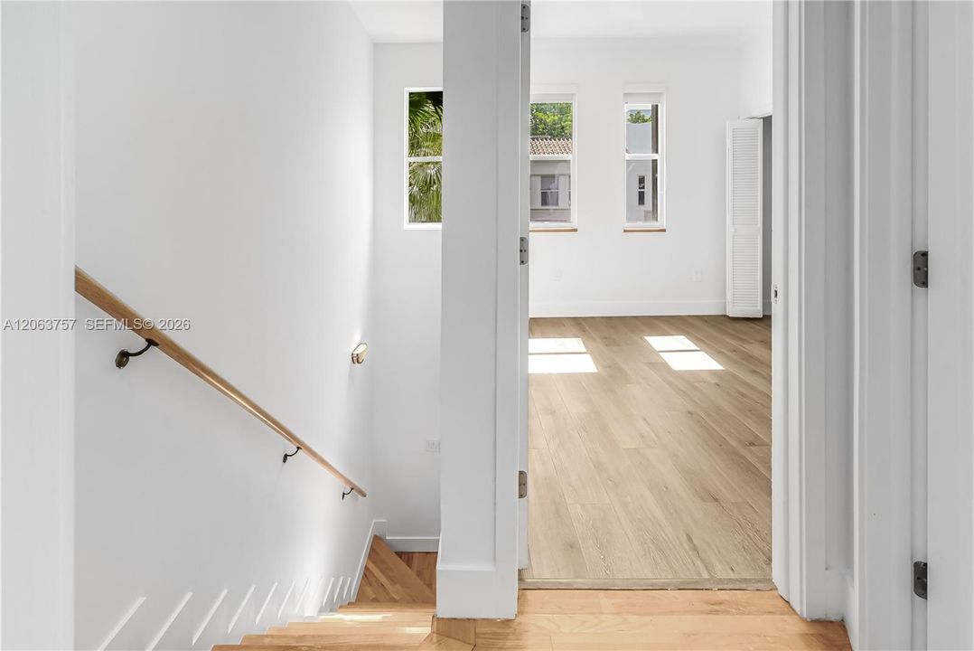 В аренду: $3,750 (2 спален, 1 ванн, 850 Квадратных фут)