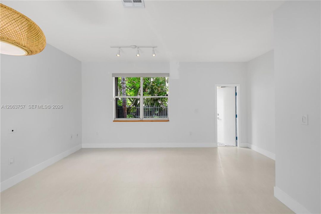 В аренду: $3,750 (2 спален, 1 ванн, 850 Квадратных фут)