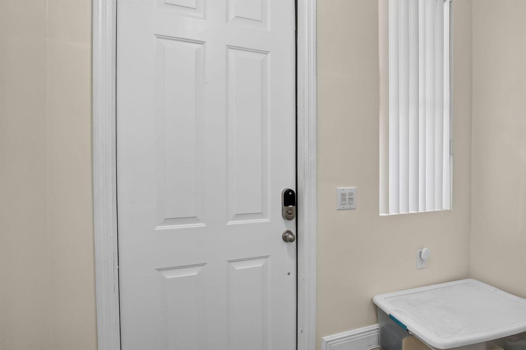 1st Floor Entrway