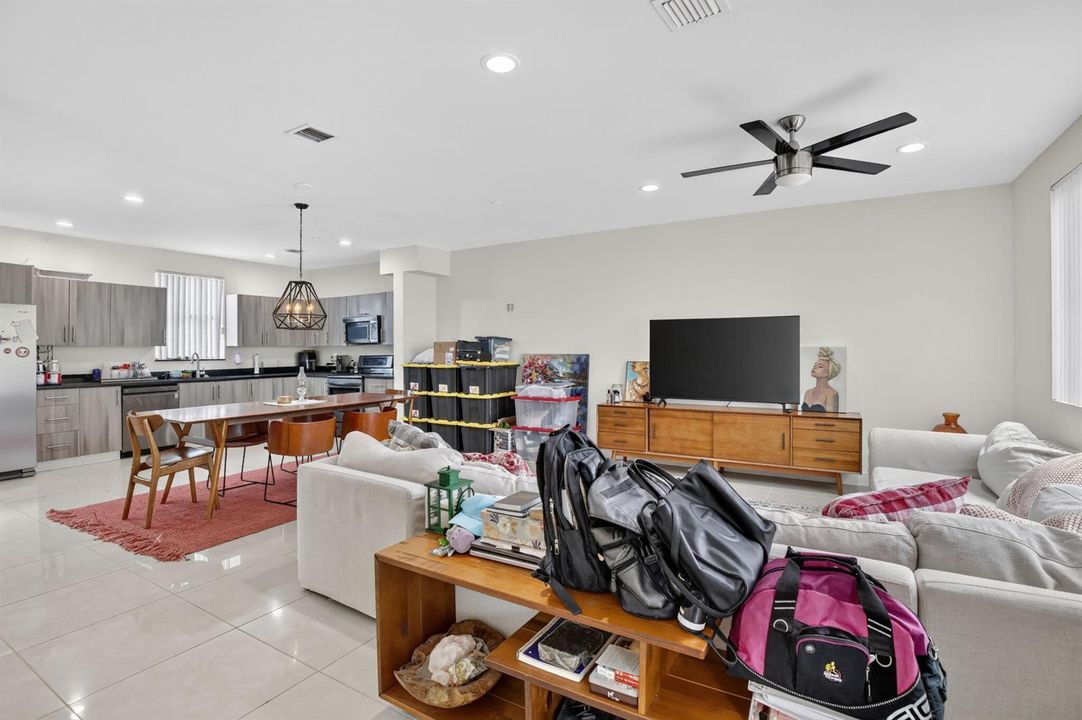 Living/Dining Kitchen