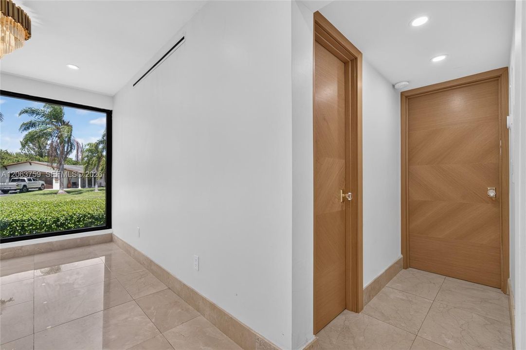 For Sale: $1,200,000 (3 beds, 2 baths, 2172 Square Feet)