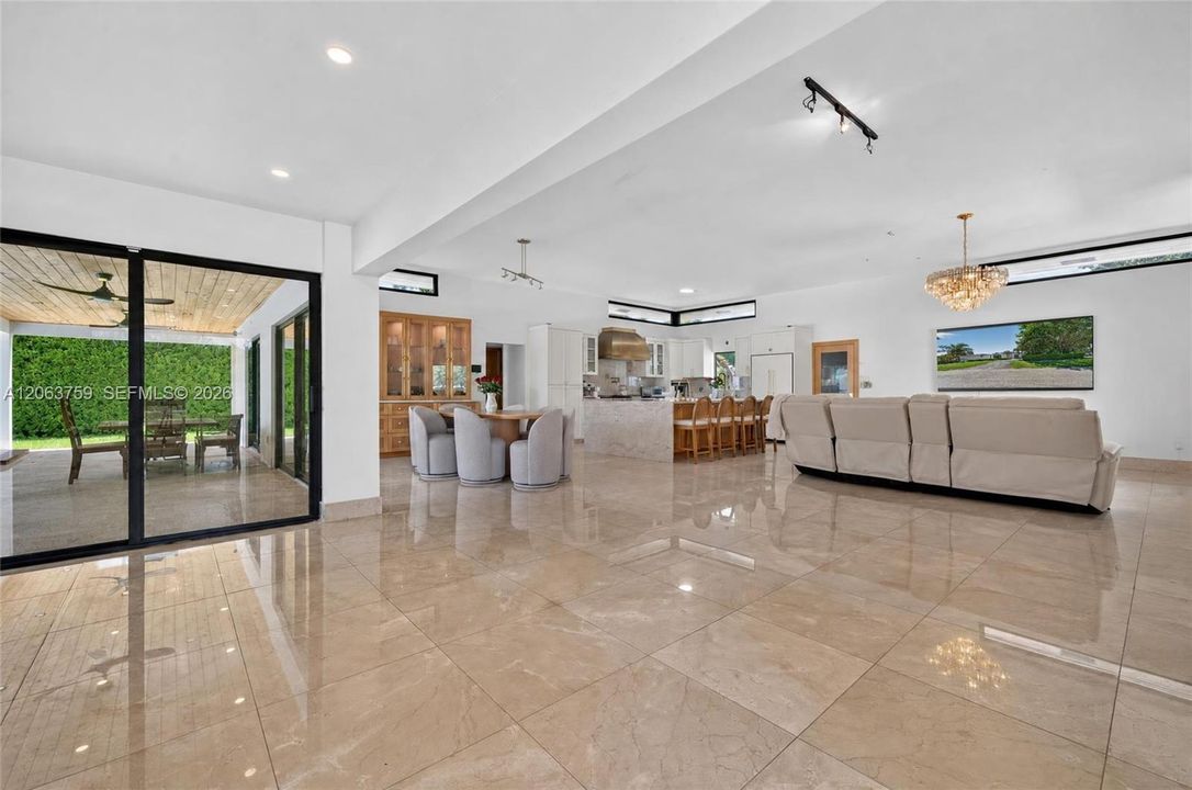 For Sale: $1,200,000 (3 beds, 2 baths, 2172 Square Feet)