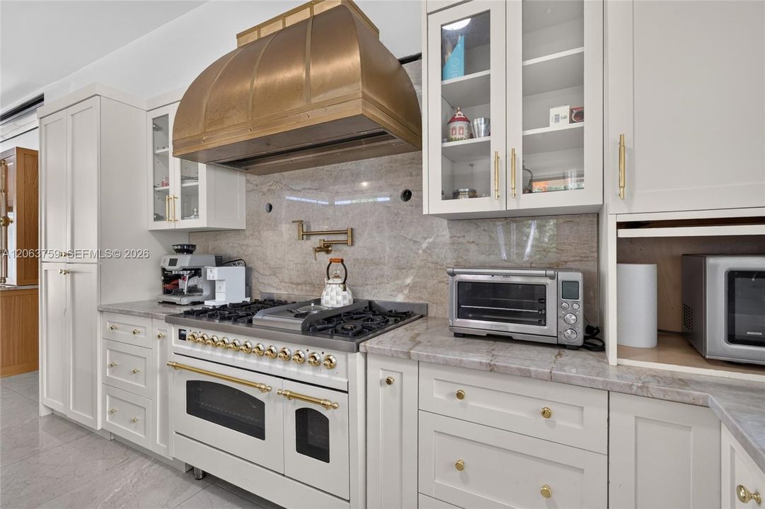 For Sale: $1,200,000 (3 beds, 2 baths, 2172 Square Feet)