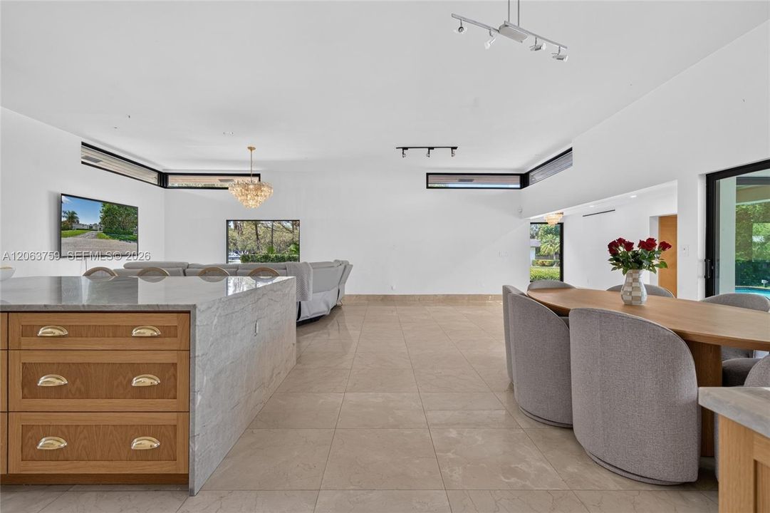 For Sale: $1,200,000 (3 beds, 2 baths, 2172 Square Feet)