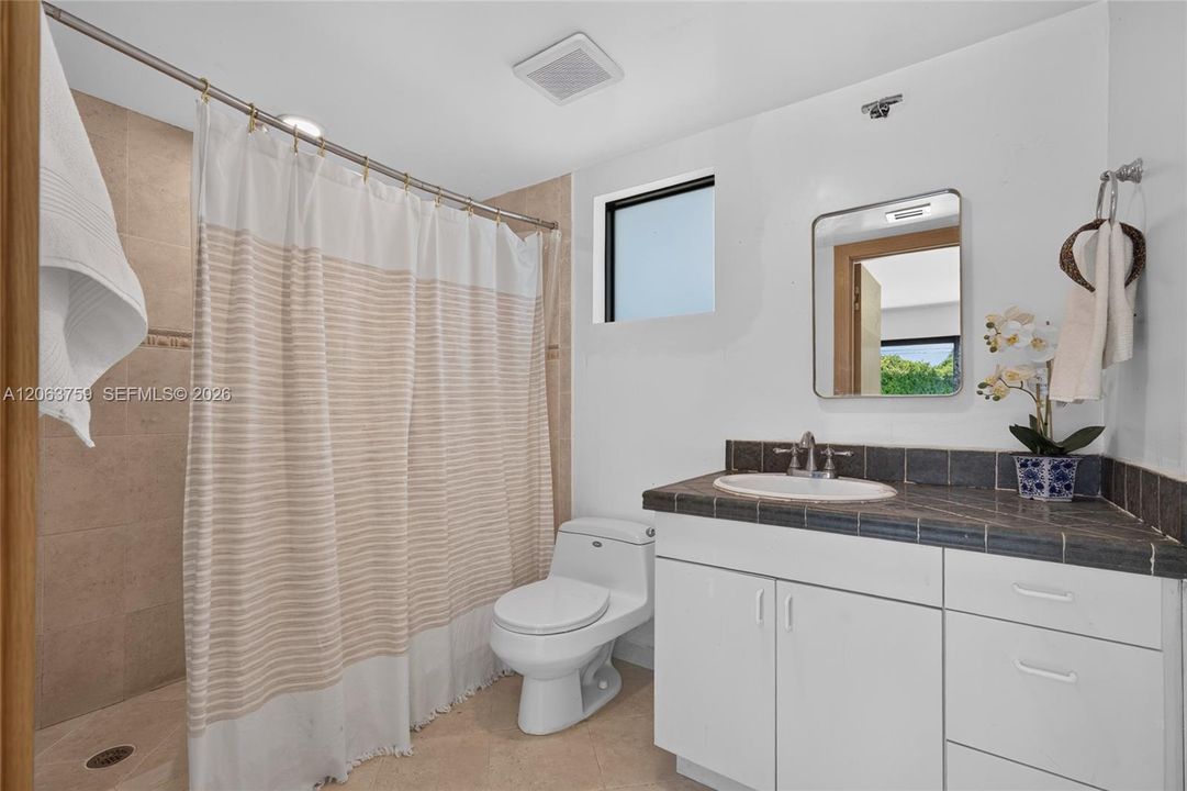 For Sale: $1,200,000 (3 beds, 2 baths, 2172 Square Feet)