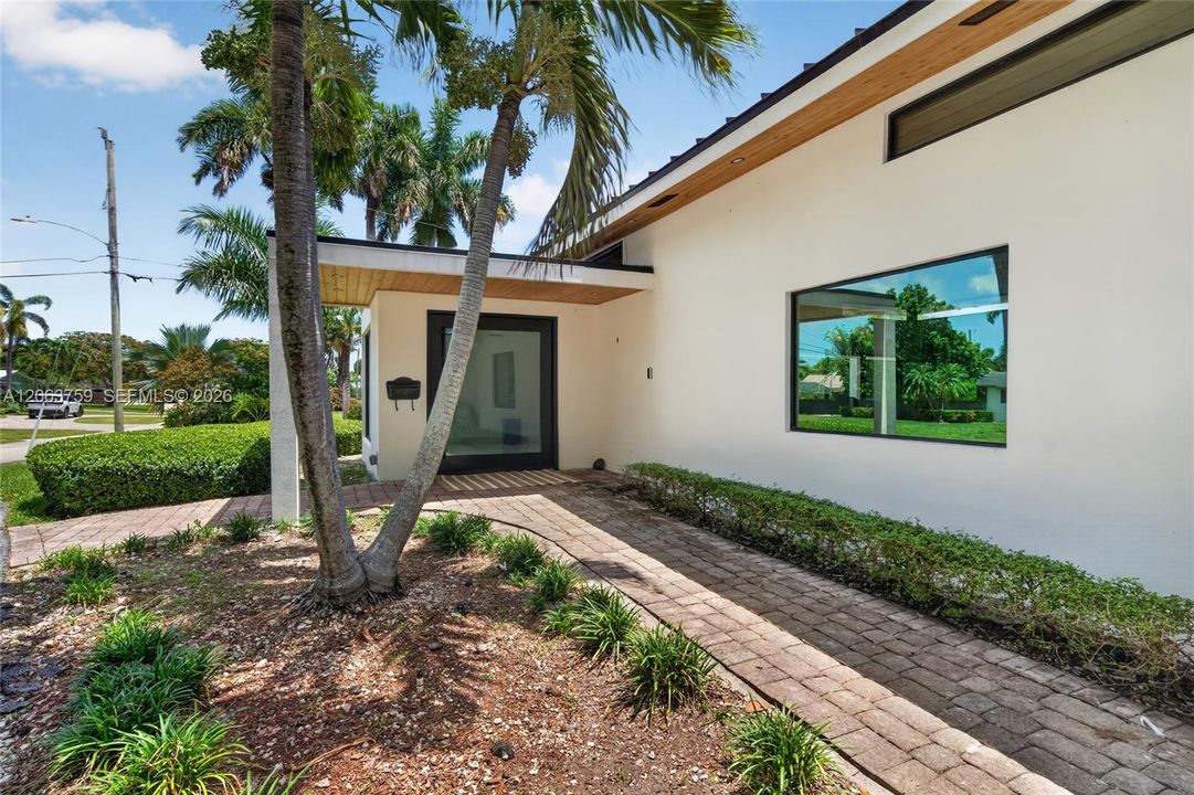 For Sale: $1,200,000 (3 beds, 2 baths, 2172 Square Feet)