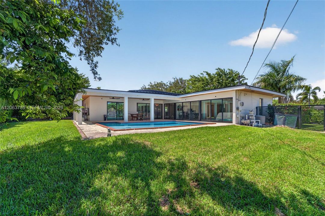 For Sale: $1,200,000 (3 beds, 2 baths, 2172 Square Feet)