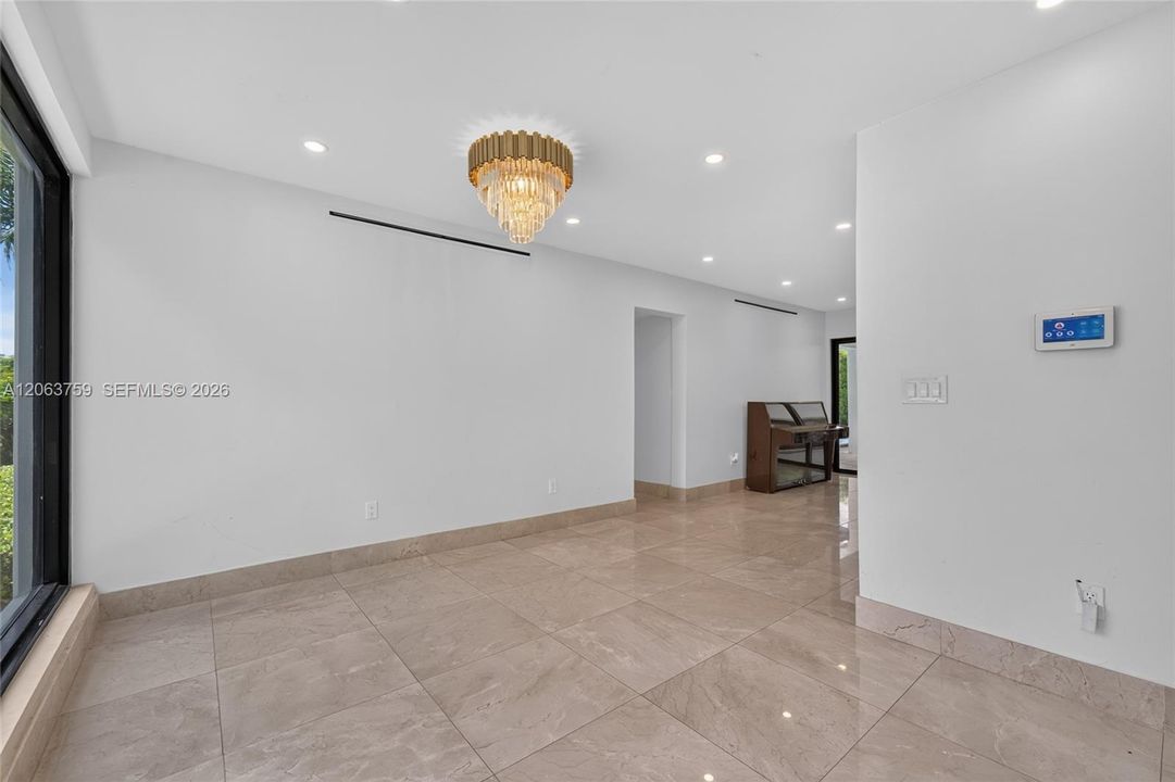 For Sale: $1,200,000 (3 beds, 2 baths, 2172 Square Feet)