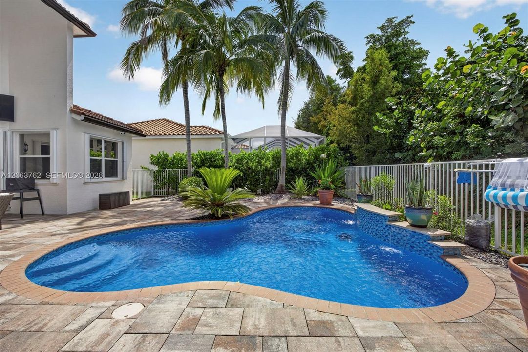 For Sale: $1,050,000 (5 beds, 4 baths, 3818 Square Feet)