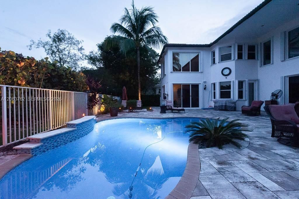 For Sale: $1,050,000 (5 beds, 4 baths, 3818 Square Feet)