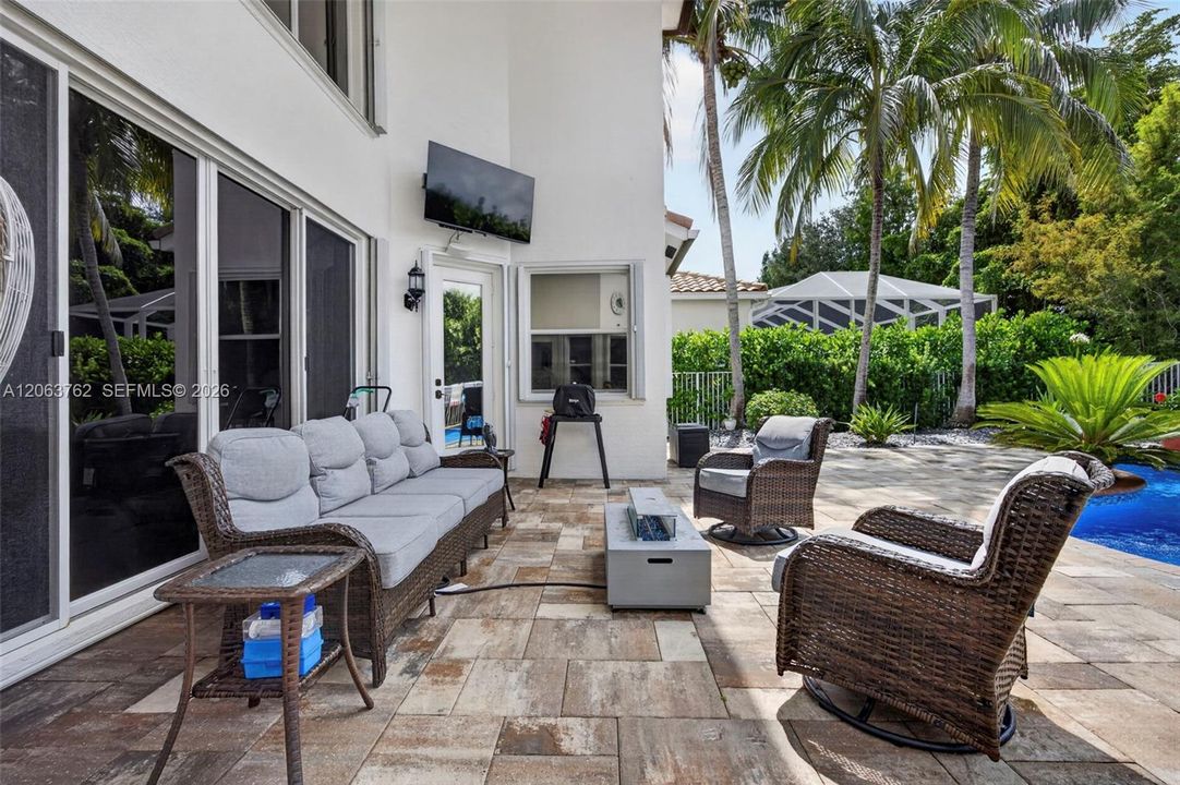 For Sale: $1,050,000 (5 beds, 4 baths, 3818 Square Feet)