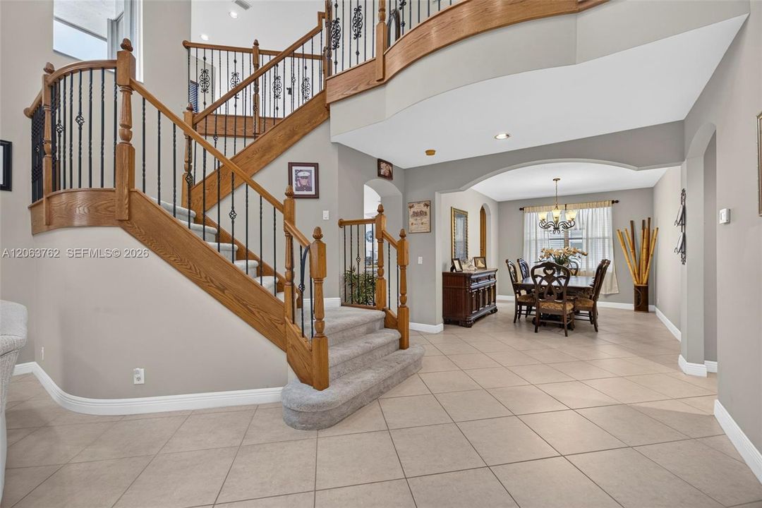 For Sale: $1,050,000 (5 beds, 4 baths, 3818 Square Feet)
