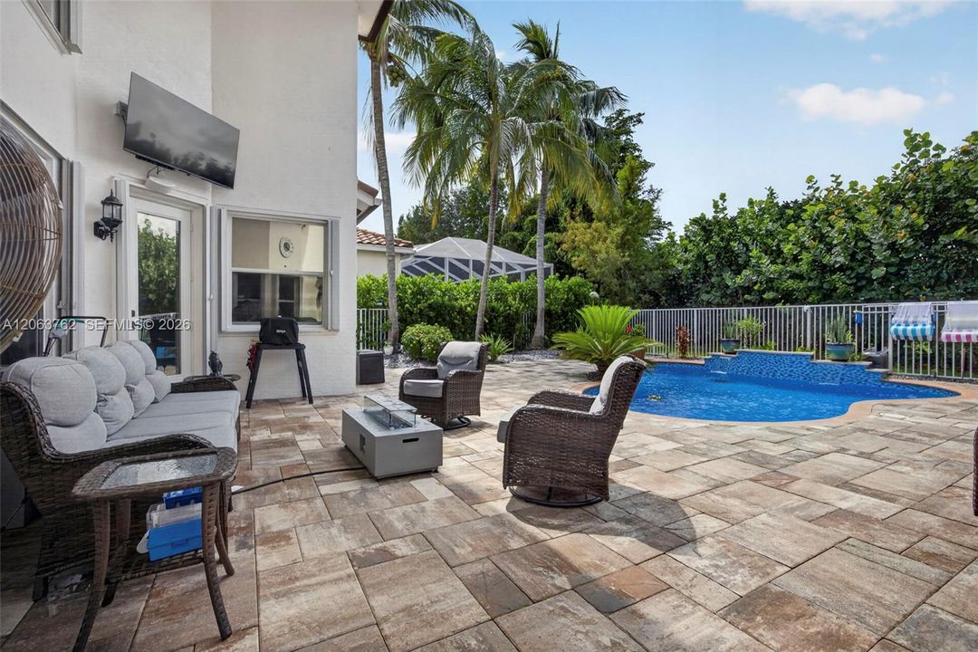 For Sale: $1,050,000 (5 beds, 4 baths, 3818 Square Feet)