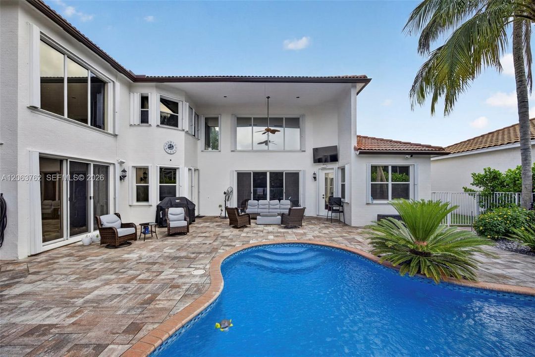 For Sale: $1,050,000 (5 beds, 4 baths, 3818 Square Feet)