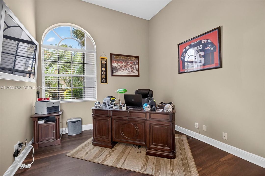 For Sale: $1,050,000 (5 beds, 4 baths, 3818 Square Feet)