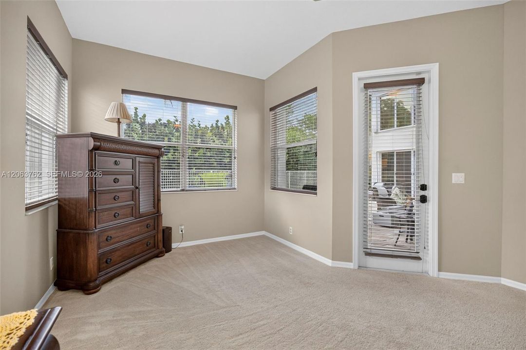 For Sale: $1,050,000 (5 beds, 4 baths, 3818 Square Feet)
