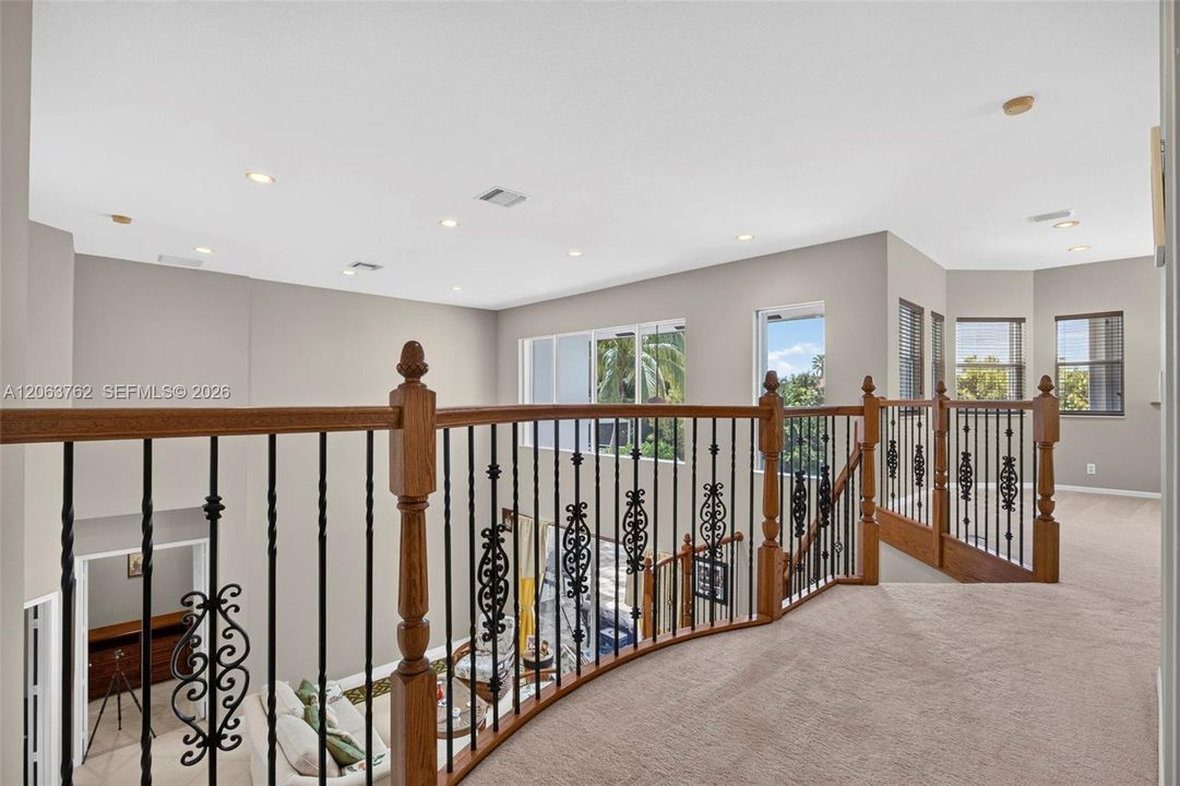 For Sale: $1,050,000 (5 beds, 4 baths, 3818 Square Feet)