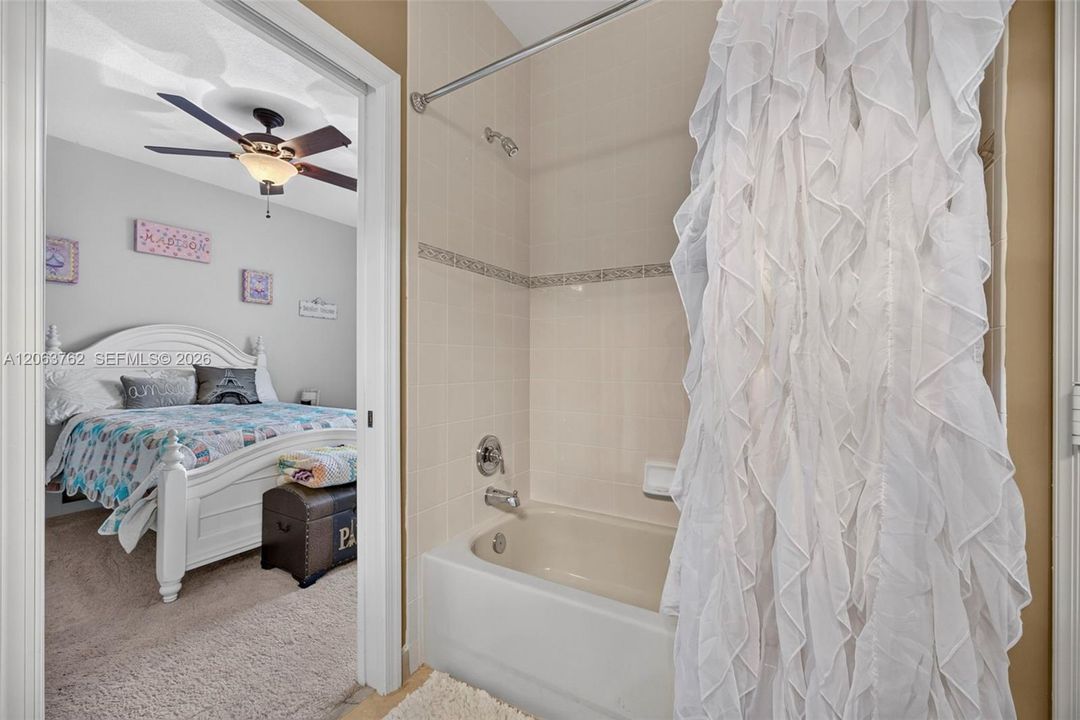 For Sale: $1,050,000 (5 beds, 4 baths, 3818 Square Feet)