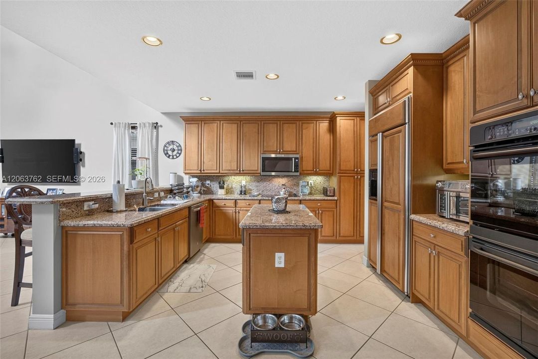 For Sale: $1,050,000 (5 beds, 4 baths, 3818 Square Feet)
